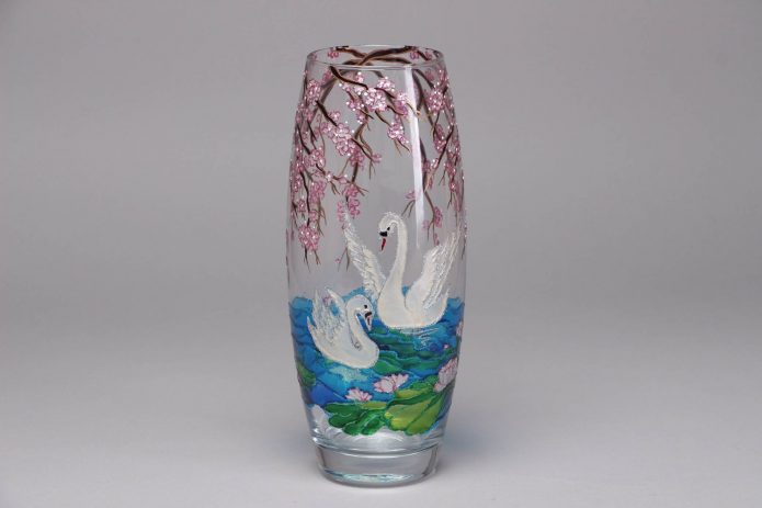 Akriliklerle boyanmış vazo