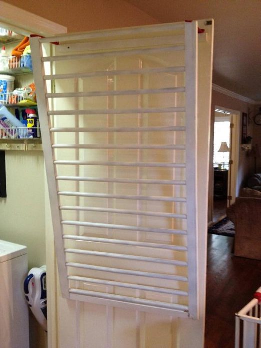 Crib dryer sa pintuan ng pantry
