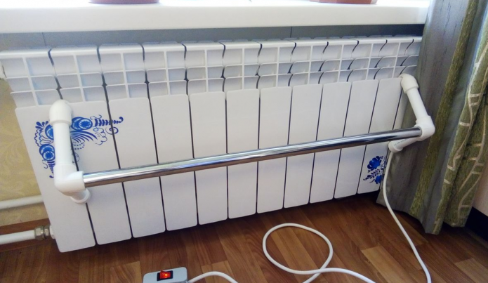 Electrically heated battery dryer