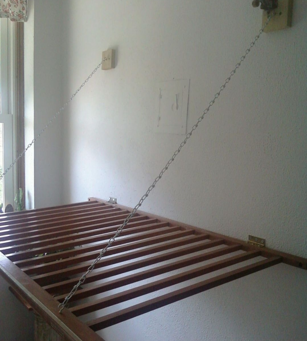 Hanging crib dryer