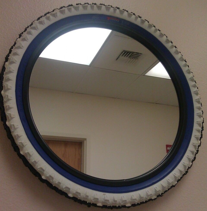 Velosipēda riteņa pagriezts spogulis