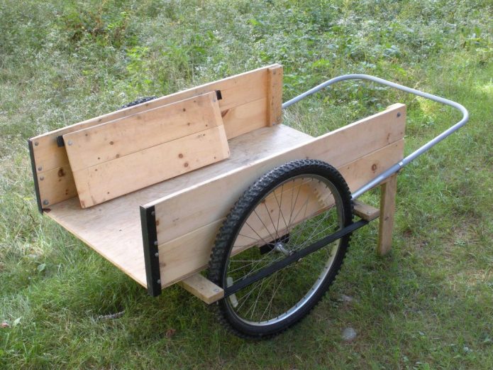 Hemlagad vagn med cykelhjul