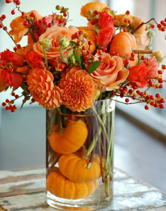 Gerro decorat amb carbassa amb flors