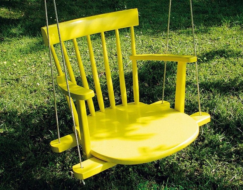 เก้าอี้เก่าสองสามชีวิต: ตัวอย่างในภาพถ่าย