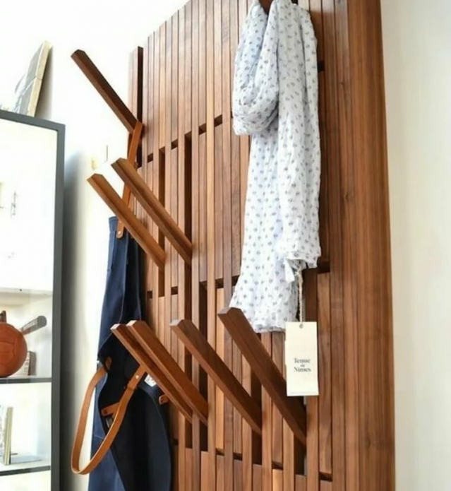 Hanger with folding hooks