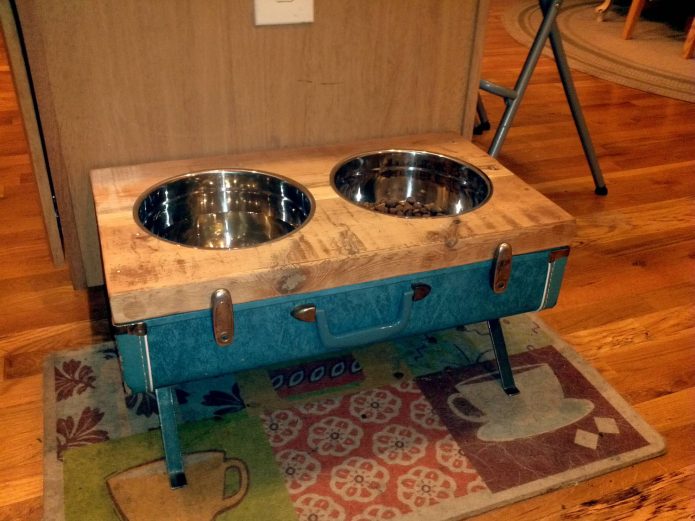 Dog feeder from an old suitcase