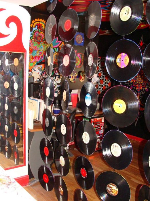 Craft in the form of a curtain from vinyl records
