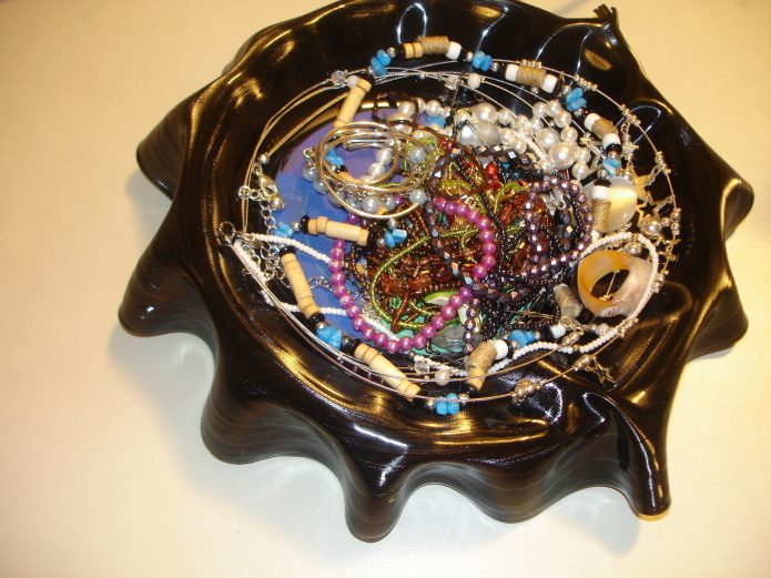 Casket for jewelry from a plate