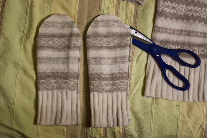 Mittens from old knitwear