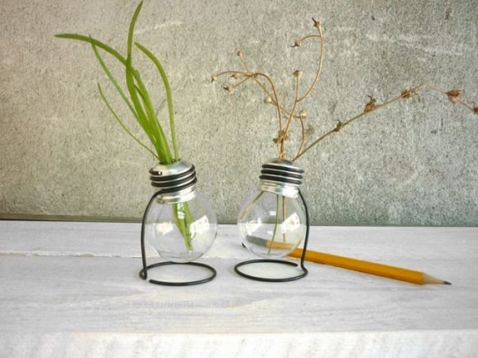 Table vases from light bulbs on stands