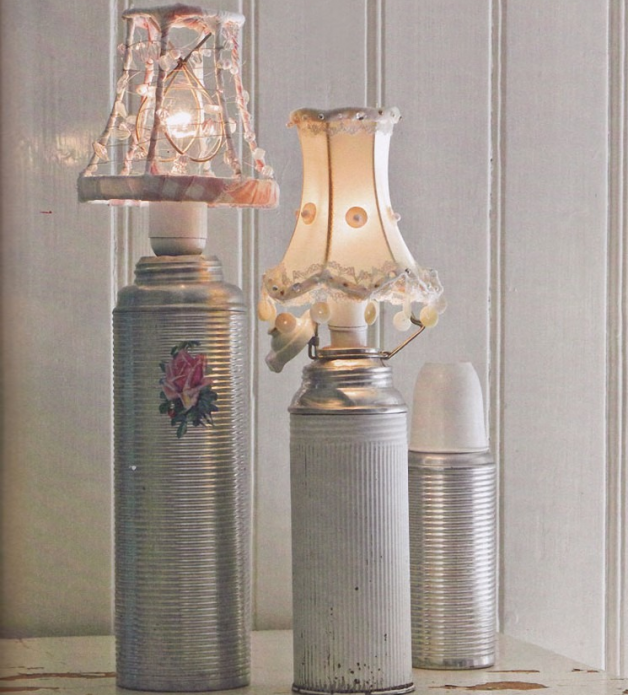 Lámparas de mesa de termos viejos