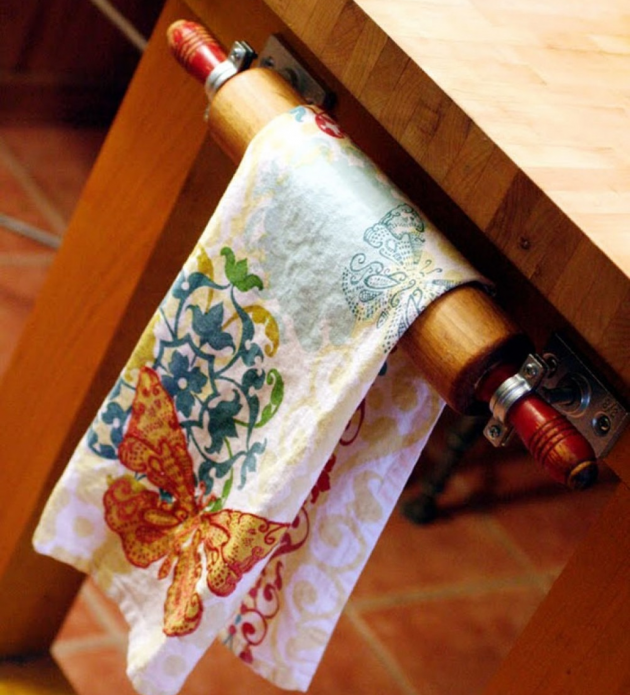 Rolling pin towel holder