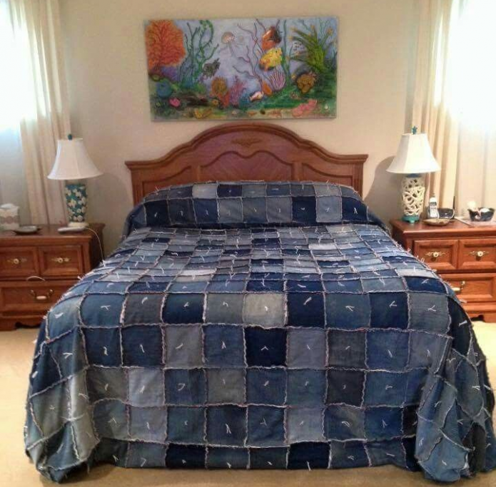 Denim bedspread in the youth bedroom