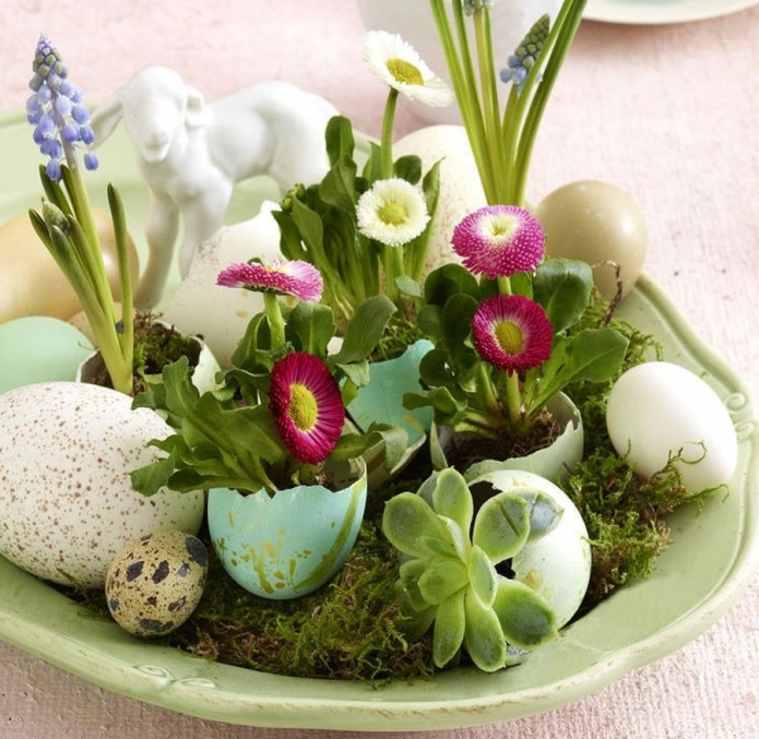 Декорация на маса с цветя в черупката
