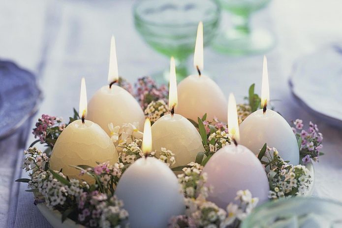 Bougies de Pâques en forme de table de Pâques