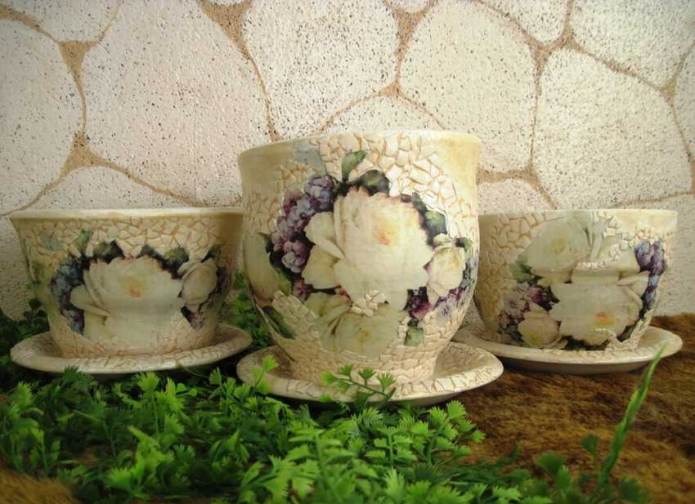Decor pots shell in the techniques of kral and decoupage