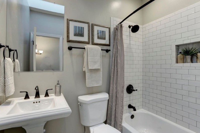6 choses sur lesquelles vous pouvez économiser lors de la réparation d'une salle de bain
